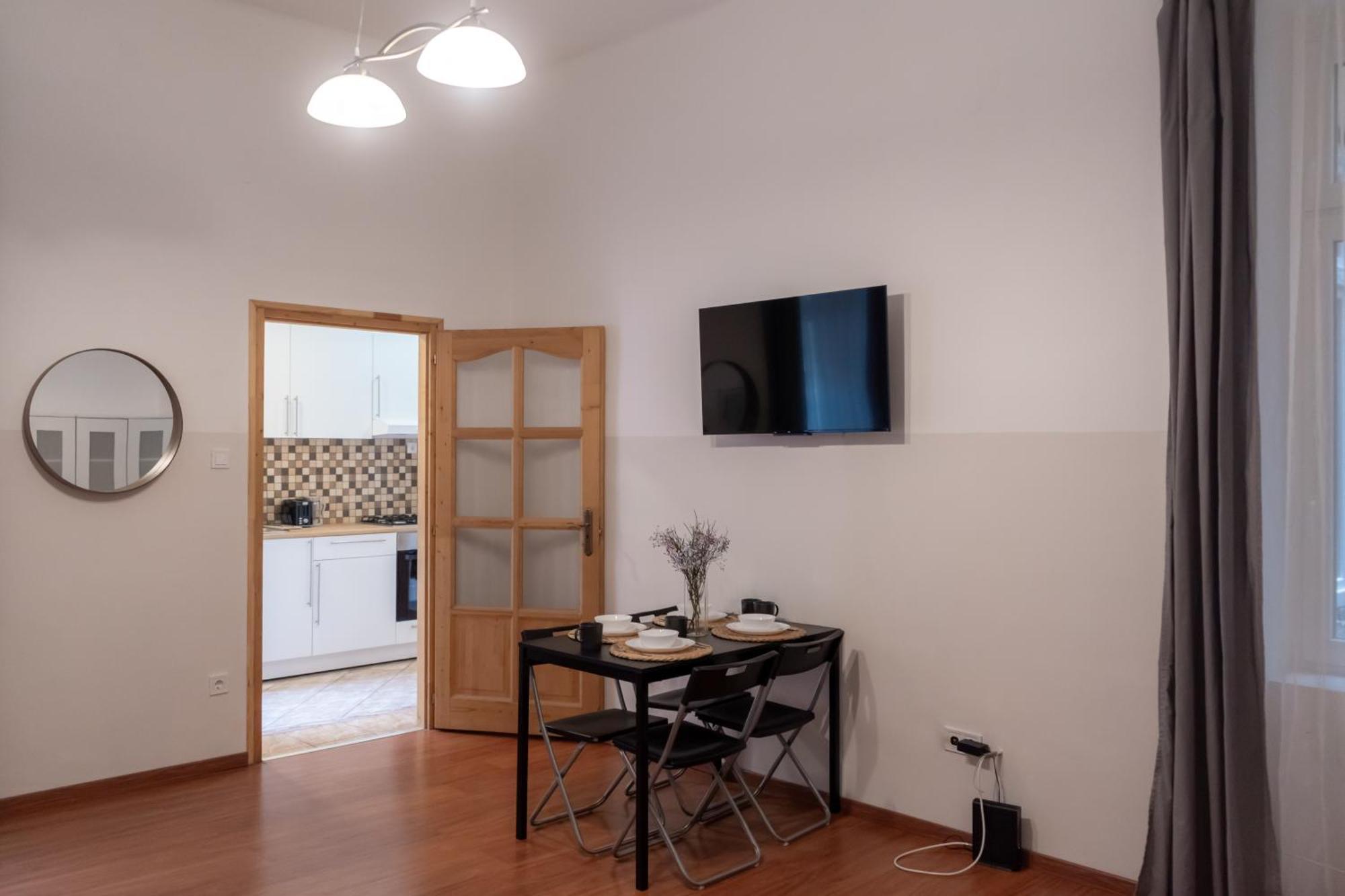Cozy Apartment In Akacfa Street Budapeşte Dış mekan fotoğraf